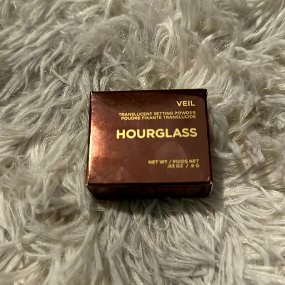 Brand new never used. Hourglass Veil